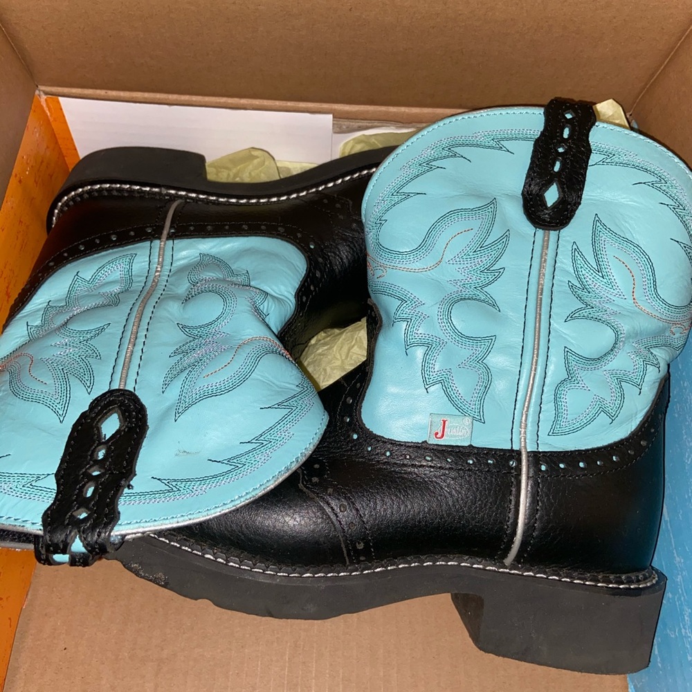 Justin boots size 8.5 Worn one time! NWT